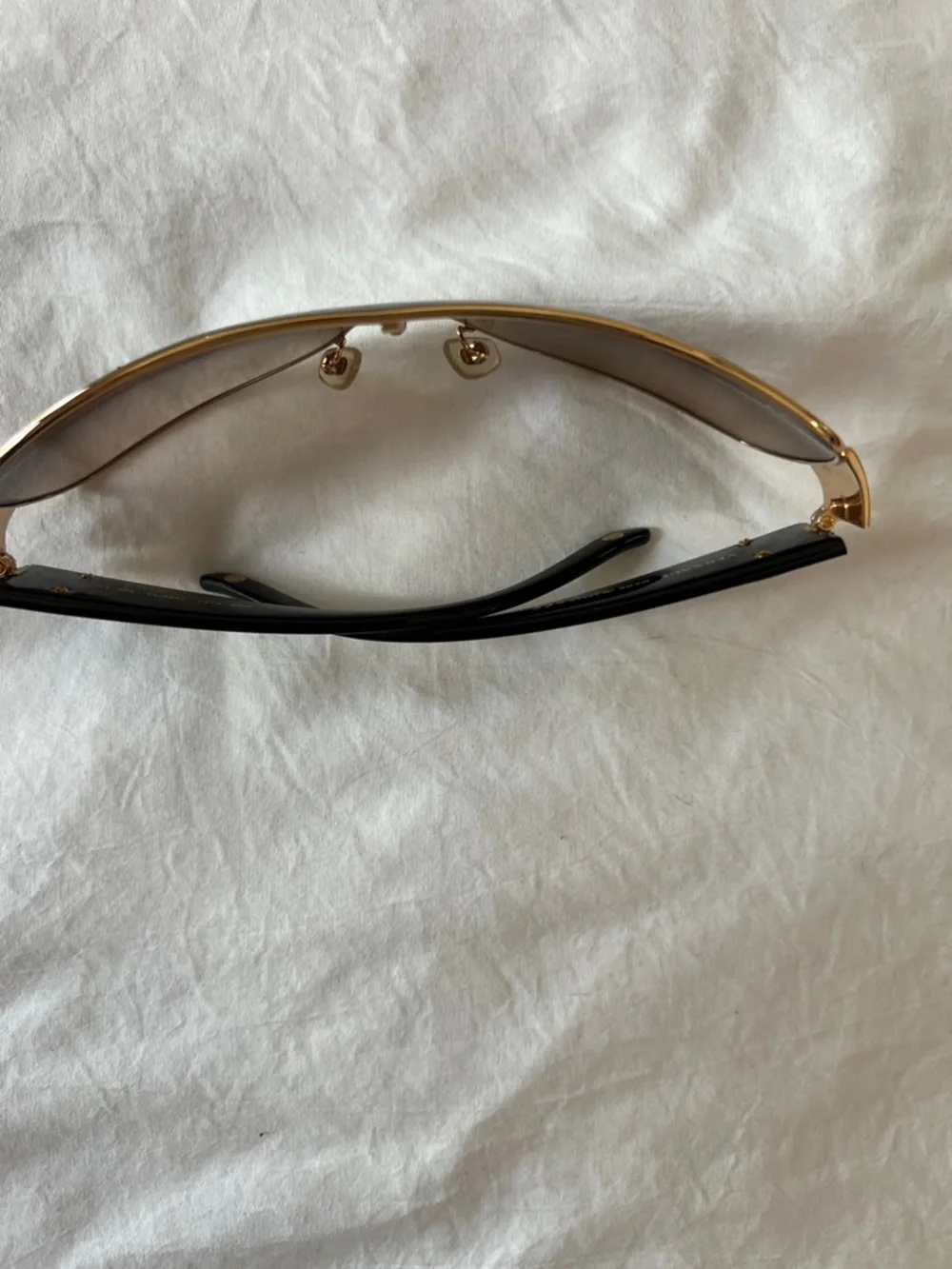 Black and gold - Versace Sunglasses with Case - Picture 7 of 9